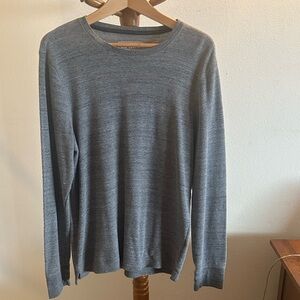 Urban pipeline men’s light sweater. gray size large.